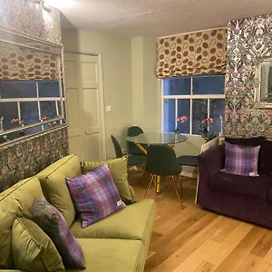Quiet Lower Floor 2 Bed With Private Patio Garden **** Bath