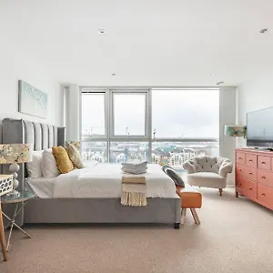 Serene Waterfront - Excel Guest house London